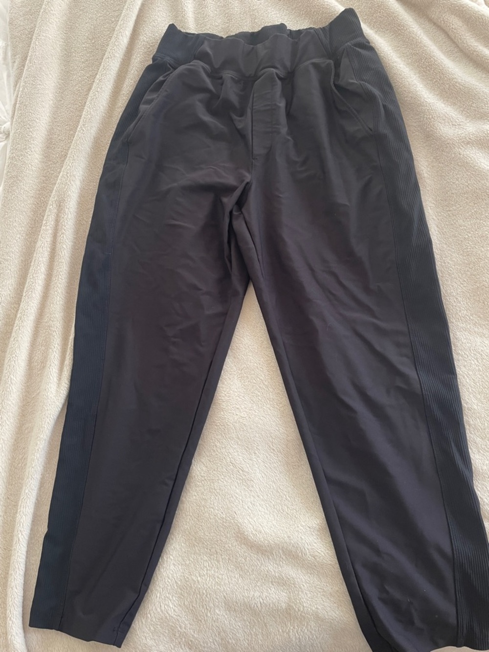 Women’s Old Navy Powersoft Black joggers cozy for travel or casual Large